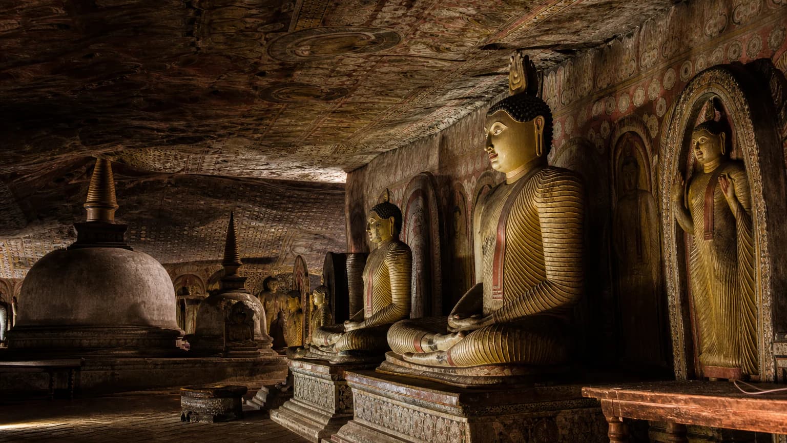 Kandy: Ancient Buddha statues inside Dambulla cave temple in Sri Lanka